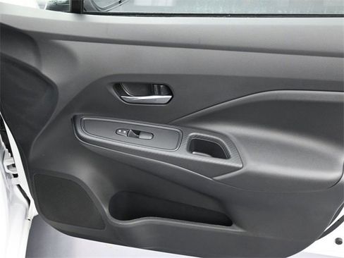 New 2025 Nissan Versa SV w/ Trunk Package image 31