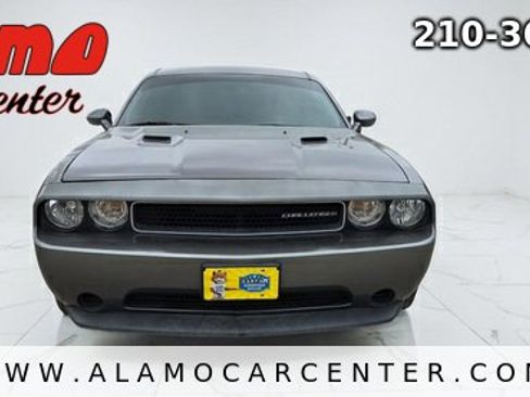 Used 2012 Dodge Challenger SXT RWD image 8
