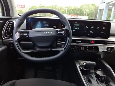 Certified 2026 Kia Sorento LX FWD image 11