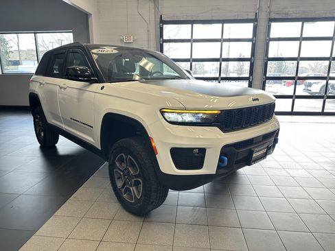 Used 2023 Jeep Grand Cherokee Trailhawk image 13
