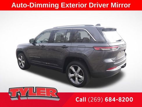 Certified 2022 Jeep Grand Cherokee Limited w/ Luxury Tech Group II image 5