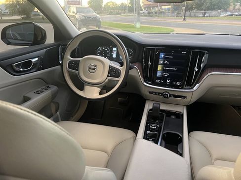 Used 2022 Volvo S60 B5 Momentum image 24