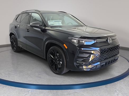New 2026 Volkswagen Tiguan SE R-Line FWD image 3