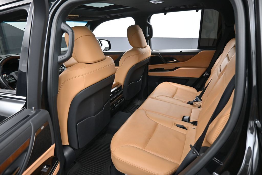 Used 2024 Lexus LX 600 4WD w/ Appearance Package image 27