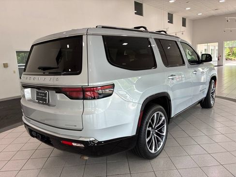 Used 2022 Jeep Wagoneer Series III w/ Premium Group I AWD/4WD image 17