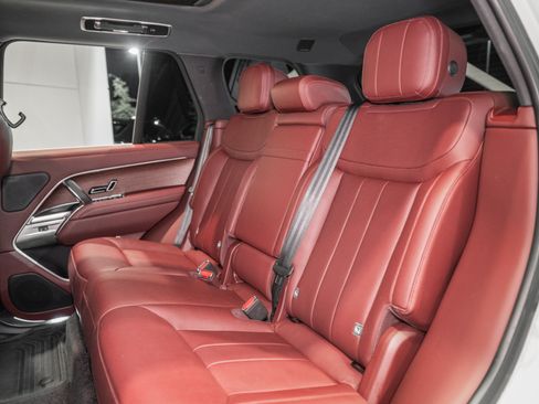 Used 2025 Land Rover Range Rover SE AWD/4WD image 21