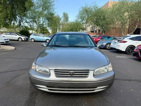 Used 1998 Toyota Camry LE FWD image 2