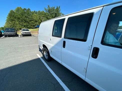Used 2017 Chevrolet Express 2500 RWD image 8