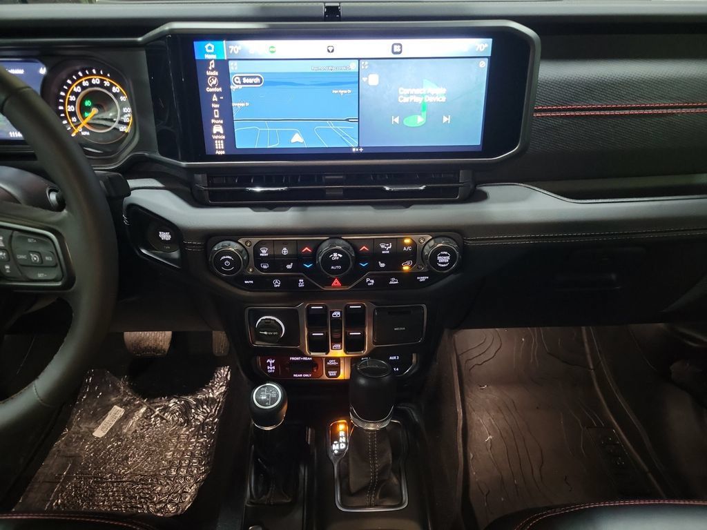 Used 2025 Jeep Gladiator Rubicon AWD/4WD image 25