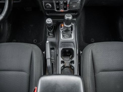 Used 2022 Jeep Gladiator Willys image 35