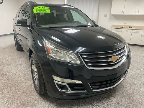 Used 2015 Chevrolet Traverse LT image 3