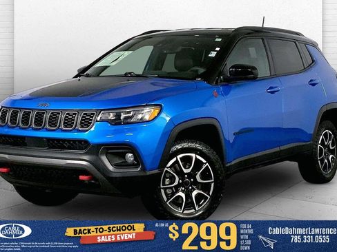 Used 2025 Jeep Compass Trailhawk w/ Trailer Tow Group AWD/4WD image 3