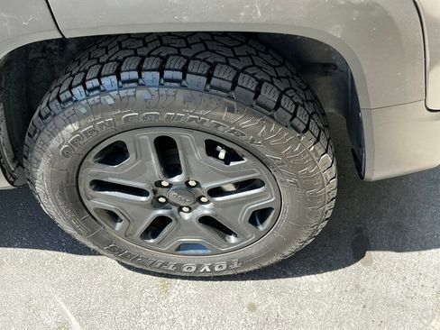 Used 2018 Jeep Renegade Trailhawk AWD/4WD image 13