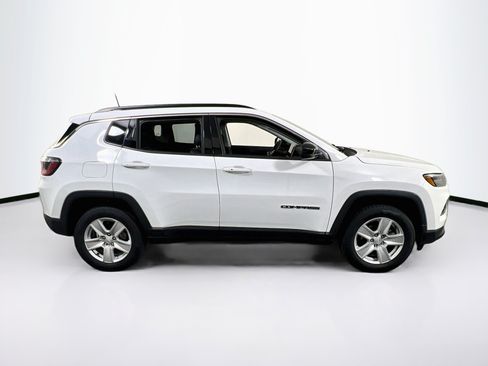 Used 2022 Jeep Compass Latitude w/ Convenience Group AWD/4WD image 4