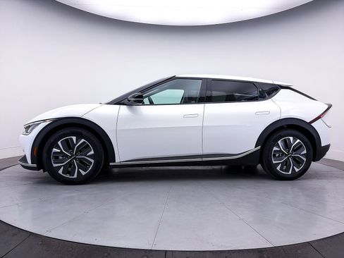 Certified 2022 Kia EV6 Light RWD image 39
