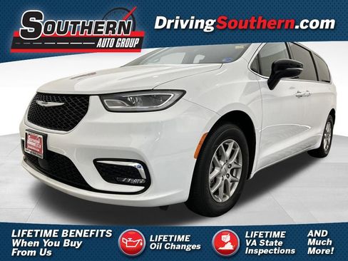 Used 2024 Chrysler Pacifica Touring-L FWD image 1