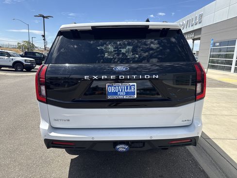 Used 2025 Ford Expedition Active AWD/4WD image 7