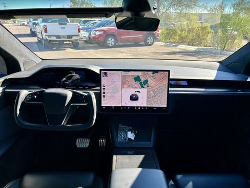 Used 2022 Tesla Model X Plaid image 18