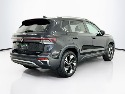 Used 2025 Volkswagen Taos SE AWD/4WD image 9