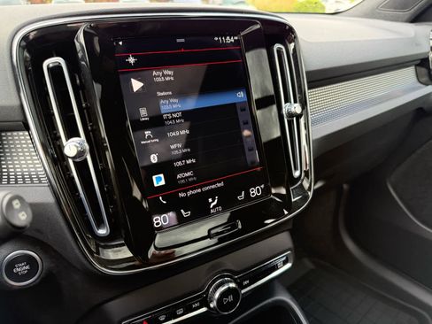 Used 2022 Volvo XC40 T5 R-Design w/ Advanced Package image 17