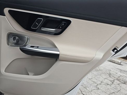 Used 2023 Mercedes-Benz GLC 300 4MATIC image 31