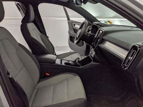 Used 2024 Volvo XC40 B5 Core AWD/4WD image 19