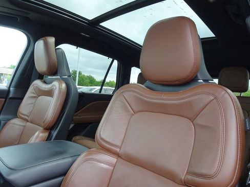 Used 2022 Lincoln Aviator Reserve w/ Equipment Group 201A AWD/4WD image 11