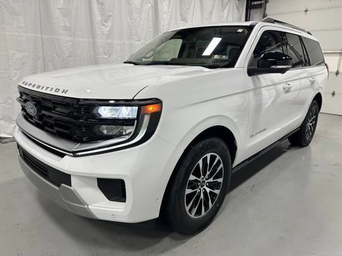 Used 2025 Ford Expedition Platinum AWD/4WD image 3