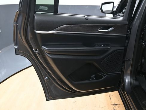 Used 2024 Jeep Grand Cherokee L Limited w/ Luxury Tech Group II image 41