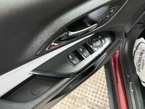 Used 2025 Chevrolet Trax LT w/ LT Convenience Package image 15