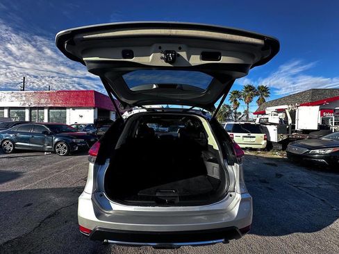 Used 2018 Nissan Rogue SL w/ Premium Package image 13