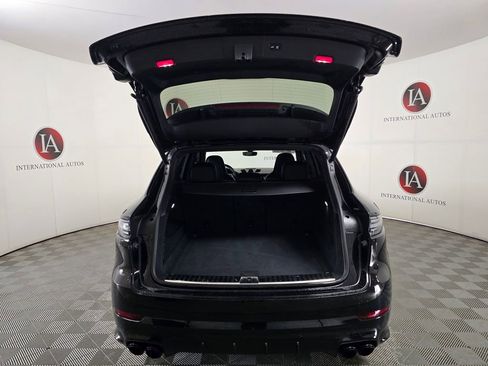 Used 2021 Porsche Cayenne GTS w/ Premium Package image 9