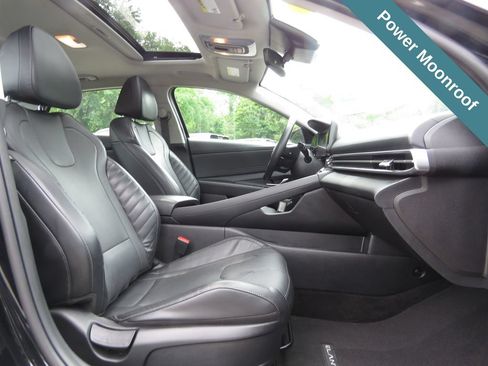 Used 2023 Hyundai Elantra Limited FWD image 13