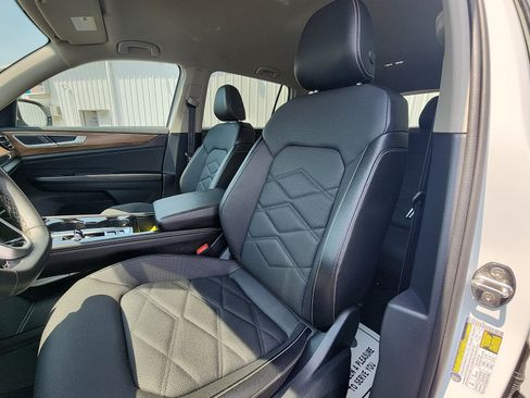 Used 2024 Volkswagen Atlas SE AWD/4WD image 22