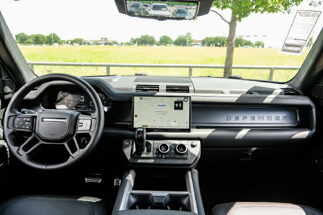 Used 2025 Land Rover Defender 130 V8 AWD/4WD image 17