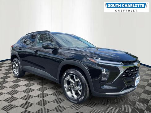 Used 2025 Chevrolet Trax LT FWD image 27