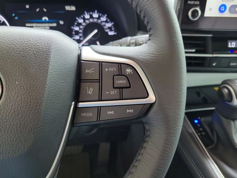 Used 2025 Toyota Sienna XLE w/ XLE Plus Package image 22