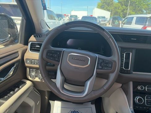 Used 2024 GMC Yukon XL Denali w/ Denali Reserve Package AWD/4WD image 17