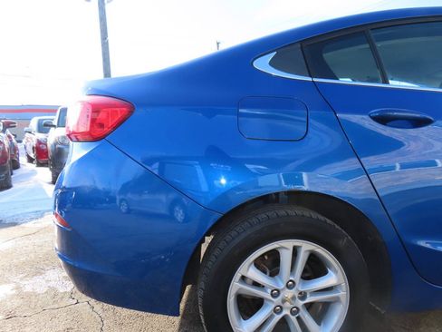 Used 2017 Chevrolet Cruze LT FWD image 20