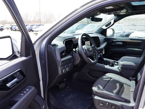 New 2026 Chevrolet Suburban High Country AWD/4WD image 11
