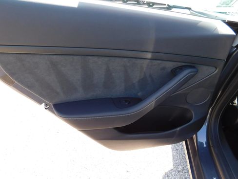 Used 2023 Tesla Model 3 Standard Range RWD image 11