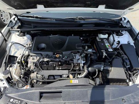 Used 2018 Toyota Camry SE FWD image 21