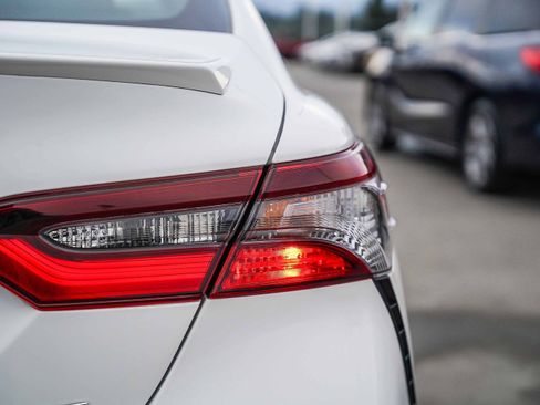 Certified 2022 Toyota Camry SE image 12