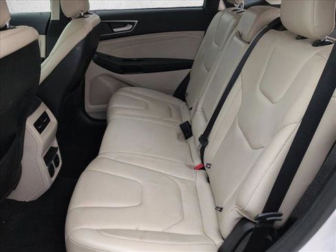 Used 2019 Ford Edge Titanium image 16