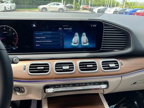 Used 2025 Mercedes-Benz GLE 350 4MATIC image 18