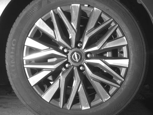 Used 2025 Nissan Altima 2.5 SV image 13