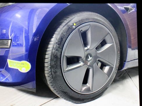 Used 2023 Tesla Model 3 Standard Range image 11