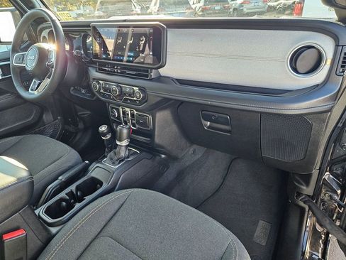 Used 2024 Jeep Wrangler Unlimited Sahara image 37