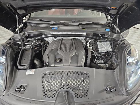 Used 2024 Porsche Macan AWD/4WD image 32