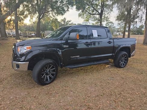 Used 2017 Toyota Tundra SR5 w/ SR5 Upgrade Package image 2